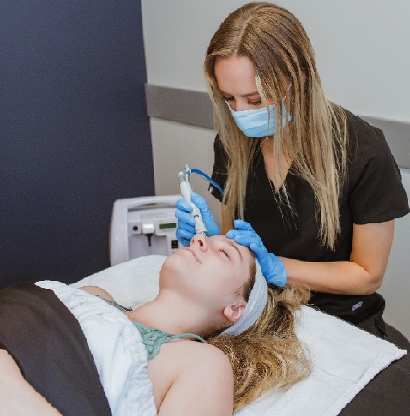 Provider giving patient a relaxing facial